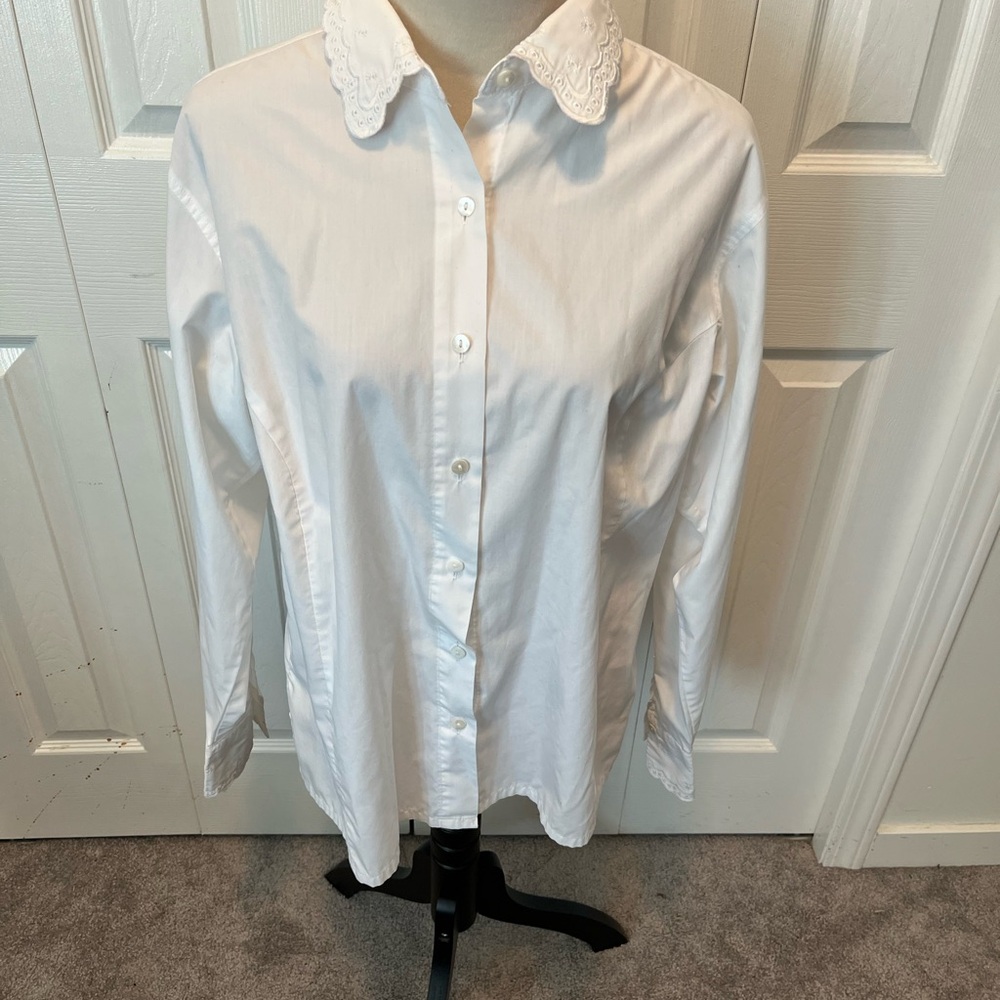 Tabi size L White Button-Up Shirt with Embroidered Collar